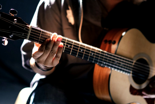 Apprendre à jouer de la guitare en autodidacte